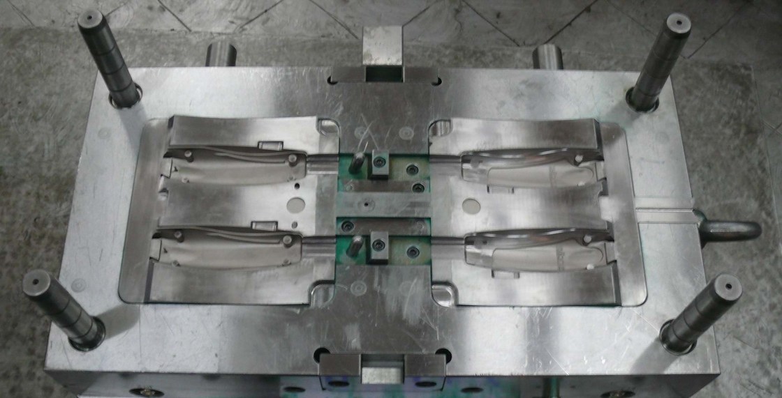 Modelação por injecção de Overmold de 2 tiros, molde rotatório plástico bicolor